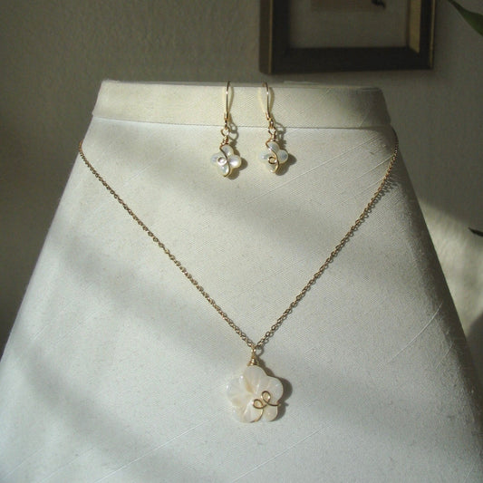 White Hibiscus Set