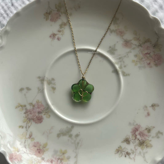 Maru Glass Flower Necklace