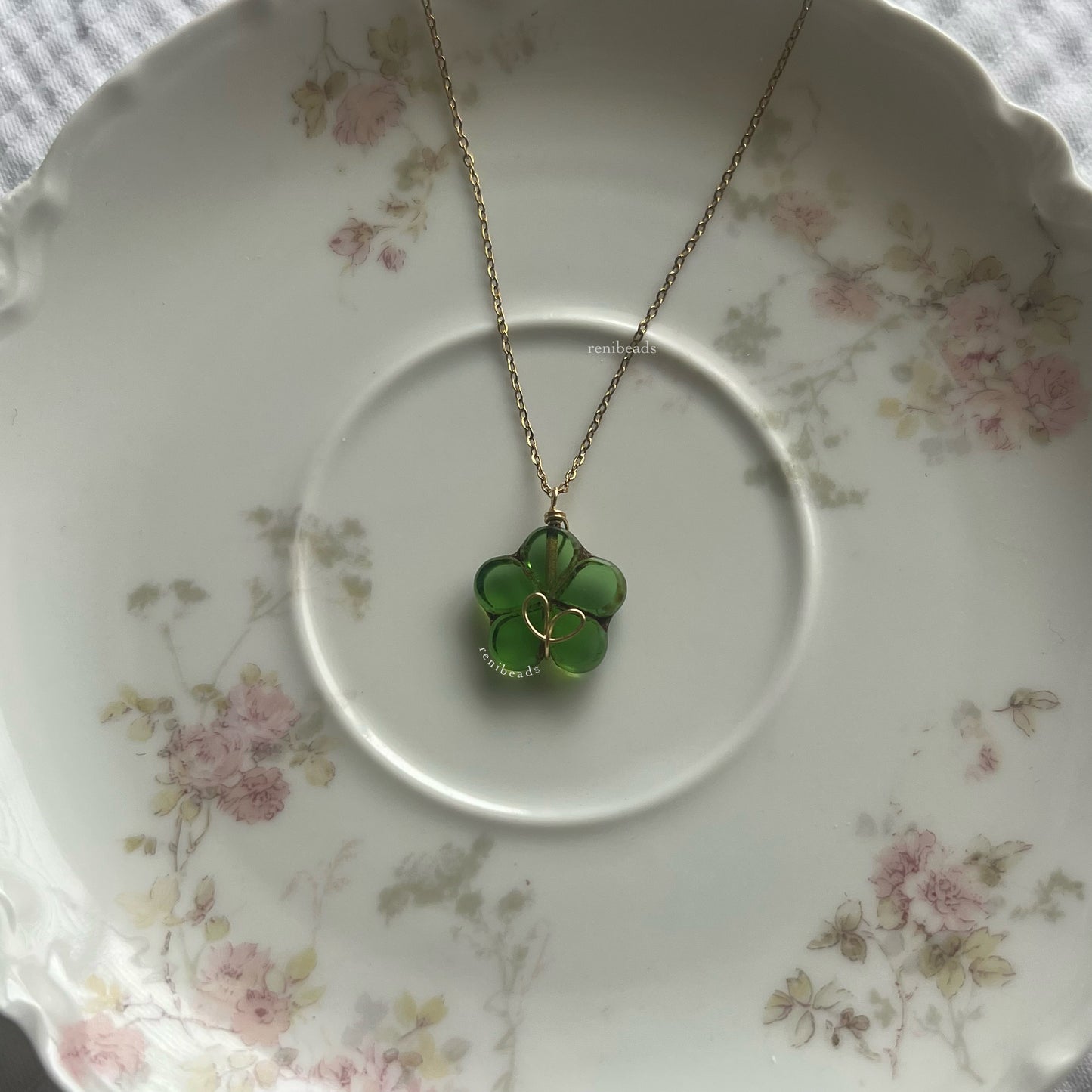 Maru Glass Flower Necklace